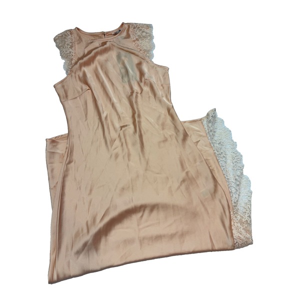 Future Collective Woman's Size XS romantic feminine Lace Dress NWT - Picture 3 of 9